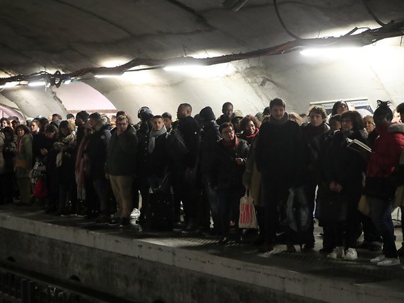 Neuf lignes de métro étaient encore fermées vendredi à Paris. © KEYSTONE/AP/MICHEL EULER