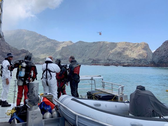 Des plongeurs de la police sont toujours à la recherche de deux corps. © KEYSTONE/AP New Zealand Police/NZ POLICE
