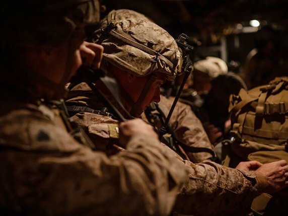 Washington a envoyé 500 soldats au Koweït, voisin de l'Irak. A terme, jusqu'à 4000 soldats pourraient être déployés dans la région, selon un responsable américain qui a requis l'anonymat. © KEYSTONE/AP