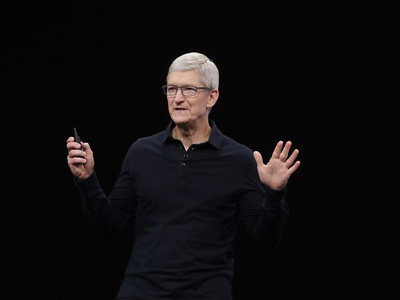 Le salaire de base du dirigeant d'Apple Tim Cook s'élève à 3 millions de dollars par an auxquels s'ajoutent un bonus et des compensations diverses (archives). © KEYSTONE/AP/JEFF CHIU