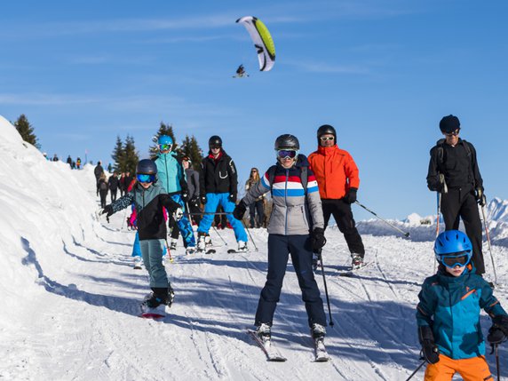 Ski, snowboard, luge, parapente, les conditions étaient optimales pour tout le monde, comme ici à Belalp (VS) le 28 décembre. © KEYSTONE/JCB