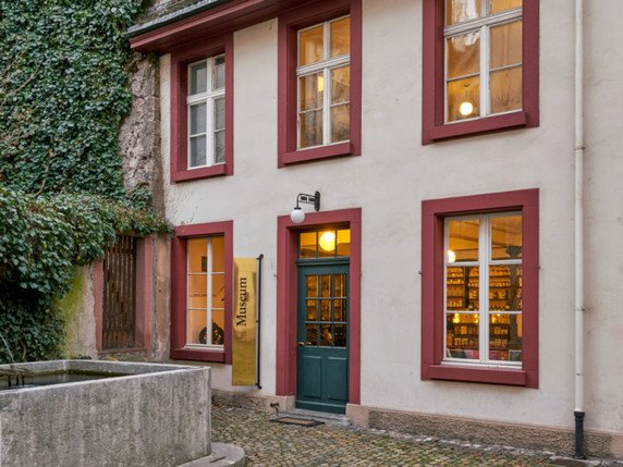 Paracelse a travaillé il y a près de 500 ans dans la maison "Zum Vorderen Sessel", dans la vieille ville de Bâle, qui abrite aujourd'hui le Musée de la pharmacie. © Musée de la pharmacie/Université de Bâle