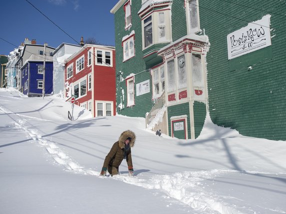 Il est tombé 76,2 centimètres de neige depuis vendredi matin sur la ville canadienne de Saint-Jean de Terre Neuve. Un record. © KEYSTONE/AP/AV