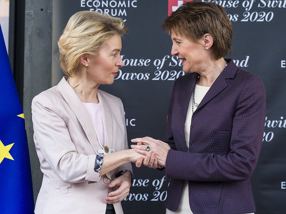 Les présidentes de la Commission européenne Ursula von der Leyen et de la Confédération Simonetta Sommaruga n'ont pas cherché à faire des propositions à Davos mais à prendre langue sur les relations entre Bruxelles et Berne. © KEYSTONE/ADV