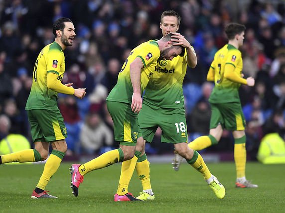 Hanley félicité après le premier but de Norwich © KEYSTONE/AP/James Warwick