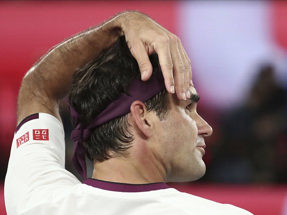 Roger Federer s'est posé des questions le temps d'un set contre Fucsovics. © KEYSTONE/AP/MDB KAJ