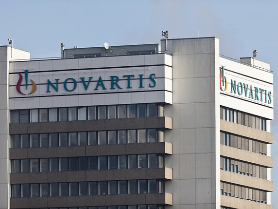 Novartis a engrangé au dernier trimestre 2019 un chiffre d'affaires de 12,40 milliards de dollars, lui permettant d'afficher sur l'ensemble de l'exercice une croissance des ventes de 6% à 47,45 milliards (archives). © KEYSTONE/GAETAN BALLY