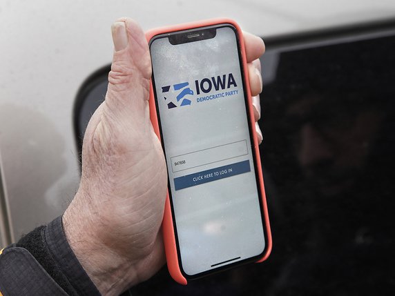 Après la première échéance des primaires présidentielles dans l'Iowa, aucun résultat officiel n'a encore pu être publié. Deux candidats revendiquent la victoire. © KEYSTONE/AP/Nati Harnik