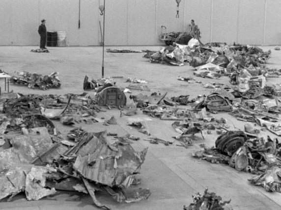 Les débris de l'avion qui s'était écrasé à Würenlingen ont été transportés et examinés dans une halle à Kloten (archives). © Keystone/PHOTOPRESS-ARCHIV/STR