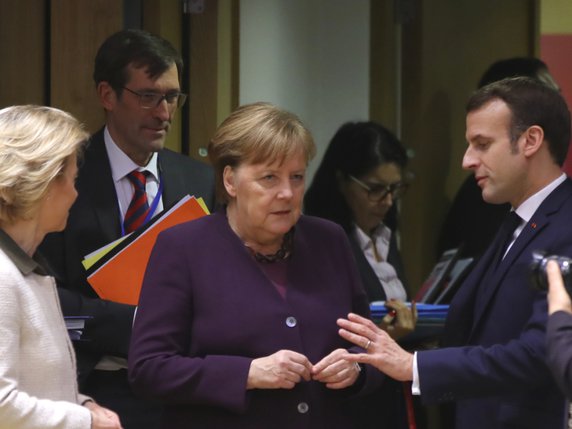 A Bruxelles, de nombreux dirigeants ont exprimé leur solidarité à Mme Merkel avant l'ouverture d'un sommet européen. Emmanuel Macron s'est dit "au côté" de la chancelière. L © KEYSTONE/AP/Olivier Matthys