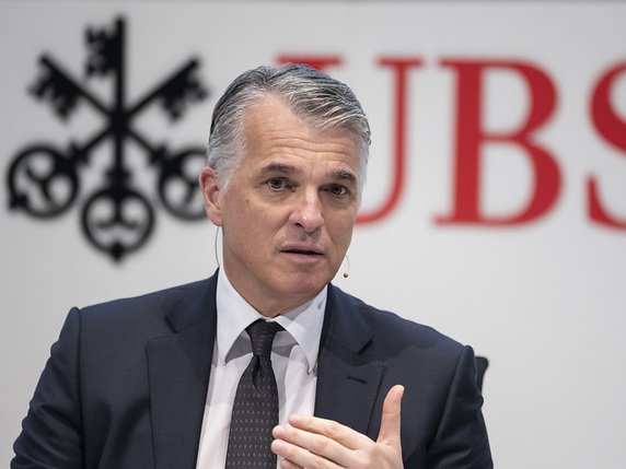 Pour le boss de l'UBS Sergio Ermotti, qui va quitter la banque l'automne prochain, la Suisse est allée trop loin dans  la réglementation de certains domaines (archives). © KEYSTONE/CHRISTIAN BEUTLER