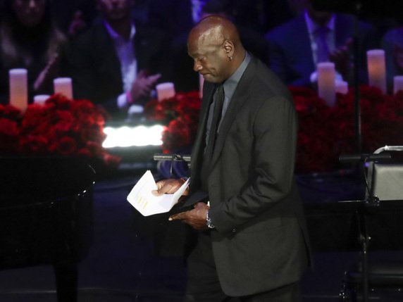 Michael Jordan a rendu hommage à Kobe Bryant. © KEYSTONE/AP/Marcio Jose Sanchez
