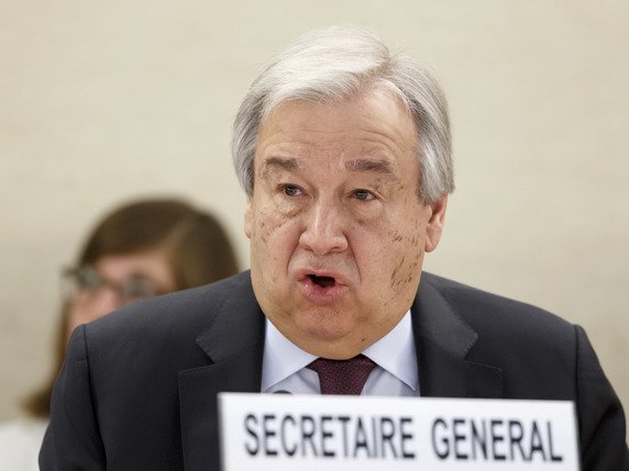 Le secrétaire général de l'ONU Antonio Guterres demande aux jeunes de l'aider à changer l'ONU et la communauté internationale. © KEYSTONE/SALVATORE DI NOLFI
