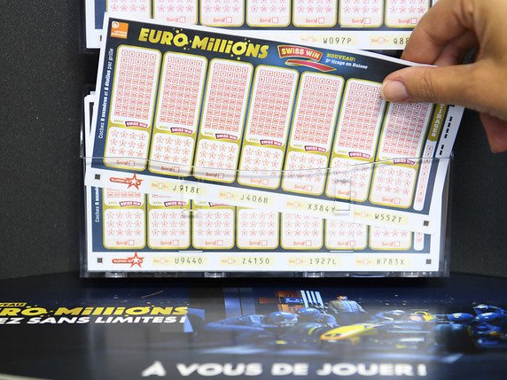 Lors du prochain tirage de l'Euro Millions, 70 millions de francs seront en jeu (archives). © KEYSTONE/LAURENT GILLIERON