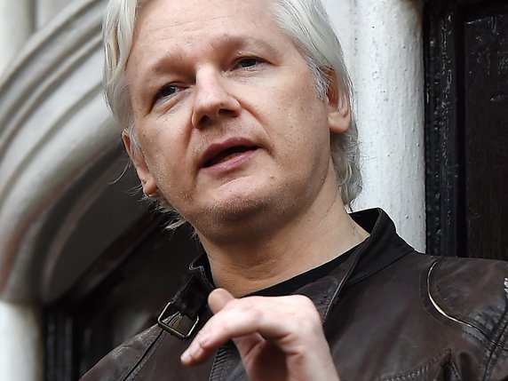 Julian Assange a été arrêté en avril 2019 après sept ans passés reclus à l'ambassade d'Equateur à Londres (archives). © KEYSTONE/EPA/ANDY RAIN