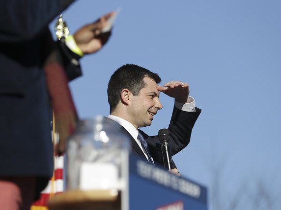 Après ses bons résultats dans l'Iowa et le New Hampshire, l'ex-maire de South Bend Pete Buttigieg, 38 ans, a déçu dans le Nevada puis en Caroline du Sud. © KEYSTONE/AP/Mark Humphrey