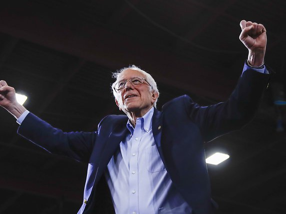 Malgré les victoires engrangées par Joe Biden, Bernie Sanders reste confiant qu'il peut emporter l'investiture démocrate et battre Donald Trump. © KEYSTONE/AP/Matt Rourke