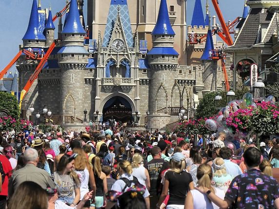 Disney ferme ses parcs aux Etats-Unis et en France pour lutter contre la propagation du coronavirus. © KEYSTONE/AP/Joe Burbank