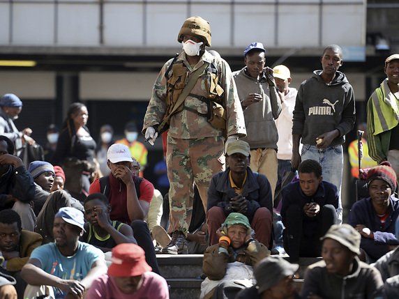 L'armée sud-africaine fait face à un immense défi. © KEYSTONE/AP