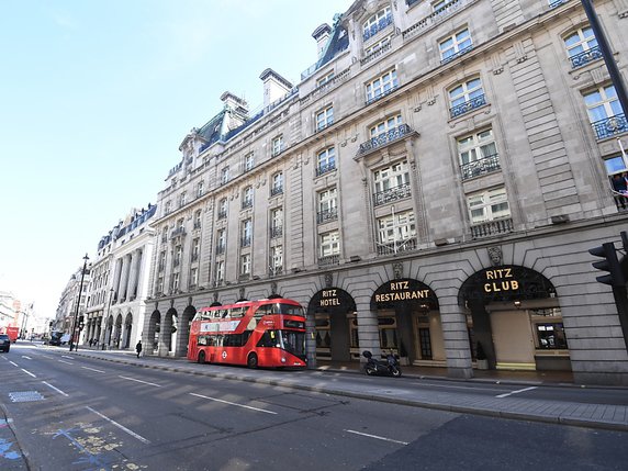 Le Ritz de Londres vendu. © KEYSTONE/EPA/FACUNDO ARRIZABALAGA