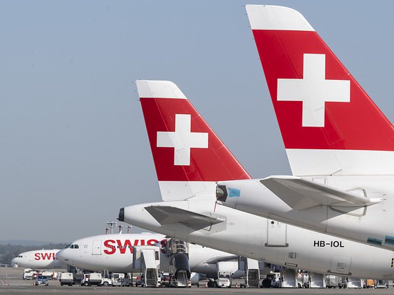 La plupart des compagnies aériennes, à l'instar de Swiss sur le cliché, ont vu leurs avions cloués au sol après la fermeture des frontières pour lutter contre la propagation du coronavirus (archives). © KEYSTONE/ENNIO LEANZA