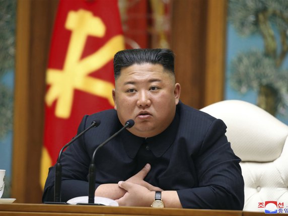 Kim Jong Un n'était pas apparu en public depuis qu'il avait présidé une réunion du Politburo le 11 avril (archives). © KEYSTONE/AP/ÊúùÈÆÆÈÄö‰ø°Á§æ