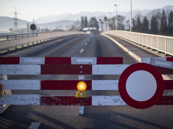 La frontière suisse avec l'Allemagne et l'Autriche seront à nouveau ouvertes à partir du 15 juin, a confirmé à l'agence d'information Keystone-ATS le Département fédéral de justice et police (archives). © KEYSTONE/GIAN EHRENZELLER