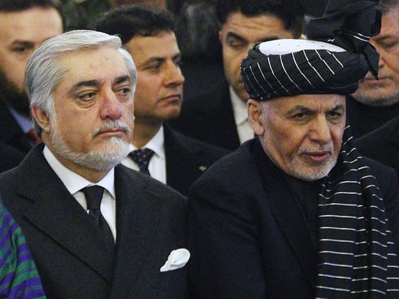Le président afghan Ashraf Ghani (à droite) se dit prêt à engager des négociations de paix (archives). © KEYSTONE/EPA/JAWAD JALALI