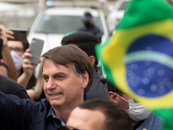Jair Bolsonaro a bravé les règles de distanciation sociale en vigueur au Brésil. © KEYSTONE/EPA/Joédson Alves