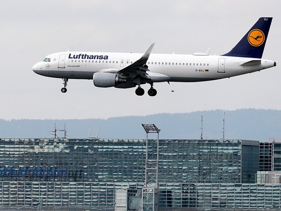 Lufthansa va recevoir une aide massive © KEYSTONE/EPA/RONALD WITTEK