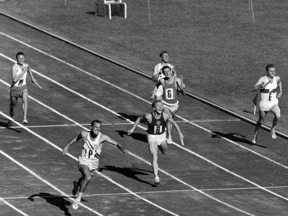Bobby Joe Morrow donne la victoire au relais américain du 4 x 100 m à Melbourne. © Keystone/AP