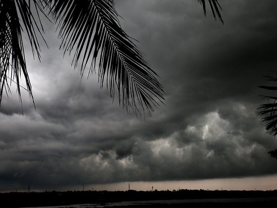 De violents orages ont touché toute la région vendredi, tuant au moins 13 personnes. © KEYSTONE/EPA/PIYAL ADHIKARY