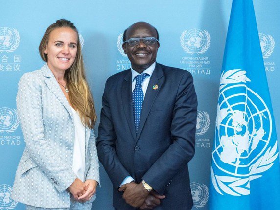 La Genevoise Dona Bertarelli et le secrétaire général de la Conférence des Nations Unies sur le commerce et le développement (CNUCED) Mukhisa Kituyi vont oeuvrer pour améliorer l'économie bleue dans les différents pays. © CNUCED