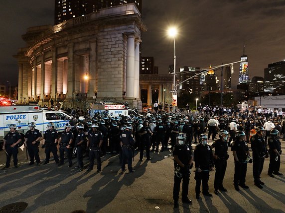Vaste présence policière à New York © KEYSTONE/EPA/JUSTIN LANE