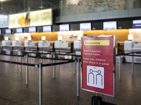 La plupart des commerces et des restaurants de l'aéroport de Zurich ont dû fermer dès mi-mars sur injonction du Conseil fédéral. (archives) © KEYSTONE/ALEXANDRA WEY