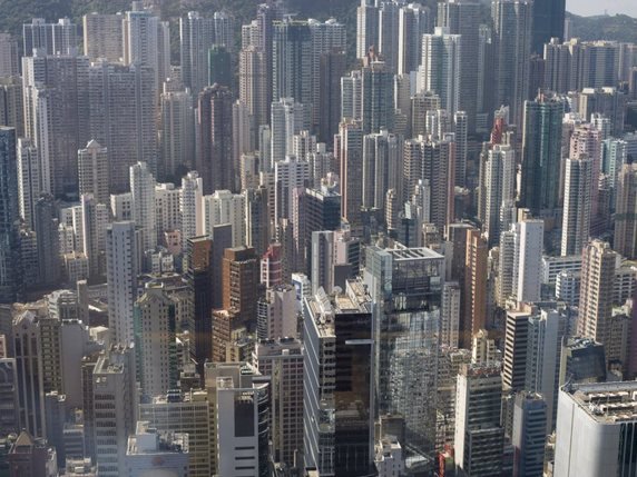 La densité de la population est de plus de 6700 habitants au kilomètre carré à Hong Kong (archives). © KEYSTONE/EPA/PAUL HILTON