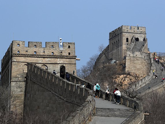 La longueur totale de la Grande Muraille de Chine est estimée à environ 9000 kilomètres, voire 21'000 km, si l'on compte les parties disparues (archives). © KEYSTONE/AP/Andy Wong