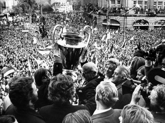 L'Ajax à l'heure du triomphe devant ses supporters à Amsterdam. © KEYSTONE/EPA ANP/STR
