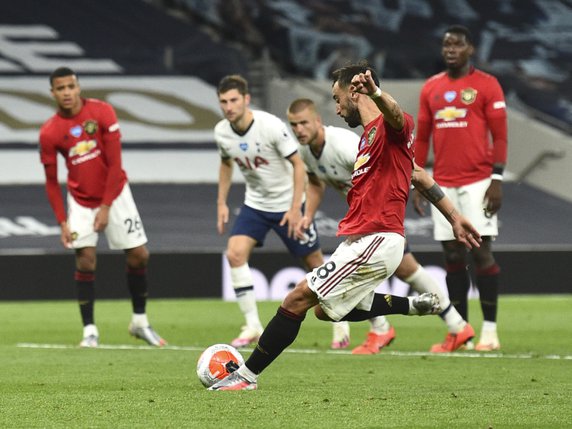 Burno Fernandes égalise sur pénalty pour Manchester United. © KEYSTONE/AP/Glyn Kirk
