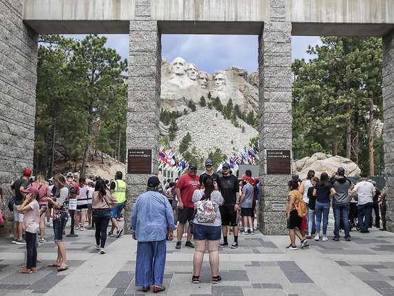 Quelque 7500 personnes sont attendues au mont Rushmore pour un discours de Donald Trump. © KEYSTONE/EPA/TANNEN MAURY