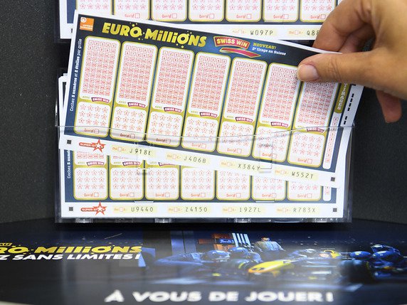 Lors du prochain tirage de l'Euro Millions, 152 millions de francs seront en jeu (archives). © KEYSTONE/LAURENT GILLIERON