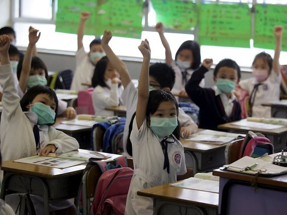 Le gouvernement de Hong Kong a ordonné aux écoles de retirer les livres qui pourraient violer la loi sur la sécurité nationale imposée la semaine dernière par Pékin (photo symbolique). © KEYSTONE/EPA/YM YIK