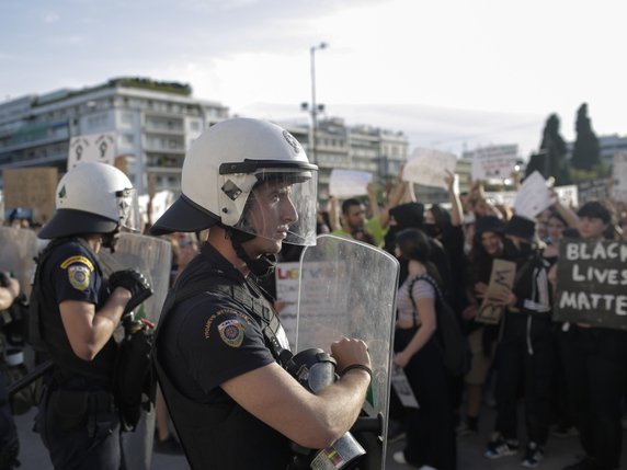La multiplication des manifestations a conduit le gouvernement grec à légiférer. © KEYSTONE/EPA ANA-MPA/KOSTAS TSIRONIS