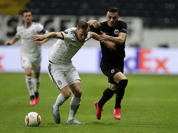 Bâle et Silvan Widmer avaient fait fort le 12 mars dernier en s'imposant 3-0 sur la pelouse de l'Eintracht Francfort. © KEYSTONE/AP/Michael Probst