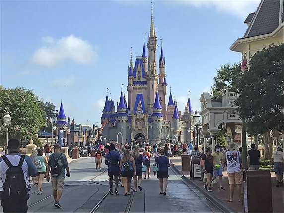 Une partie du parc d'attractions Disney World a rouvert ses portes à Orlando en Floride. © KEYSTONE/AP/Gabrielle Russon