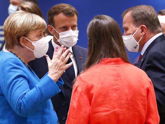 Les dirigeants de l'UE doivent se retrouver dimanche à midi pour tenter de trouver un compromis. © KEYSTONE/AP/Francois Lenoir