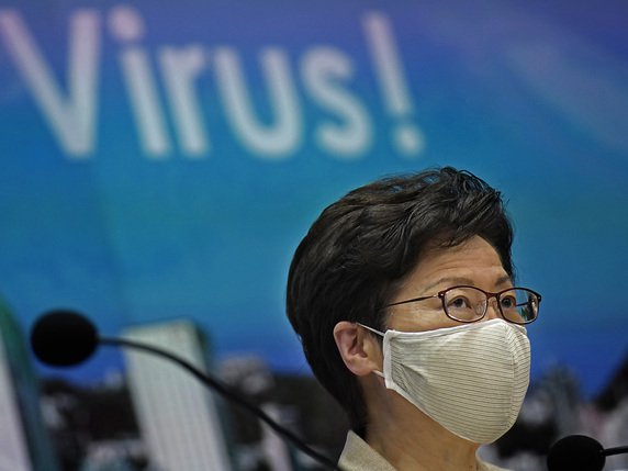 La chef de l'exécutif de Hong Kong Carrie Lam juge la situation à nouveau critique après une recrudescence de cas positifs au Covid-19 (archives). © KEYSTONE/AP/Vincent Yu
