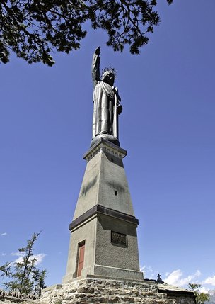 La monumentale statue du Christ-Roi culmine à 30 mètres.  © Bernard Hallet