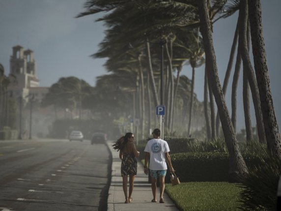L'ouragan Isaias s'approche du sud-est de la Floride, charriant déjà de lourdes pluies sur cet Etat. © KEYSTONE/AP/Thomas Cordy