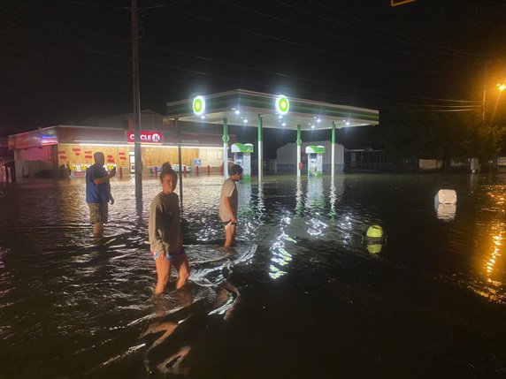 Les rues de North Myrtle Beach, en Caroline du Sud, étaient déjà inondées alors que l'ouragan Isaias approchait des terres. © KEYSTONE/AP/JASON LEE